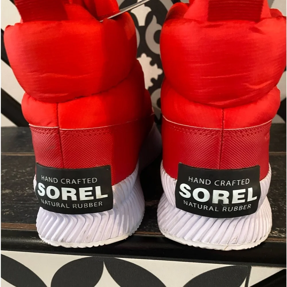 NWT SOREL puffer zip boots! FASHION FORWARD and cozy❤️❤️see pic for details